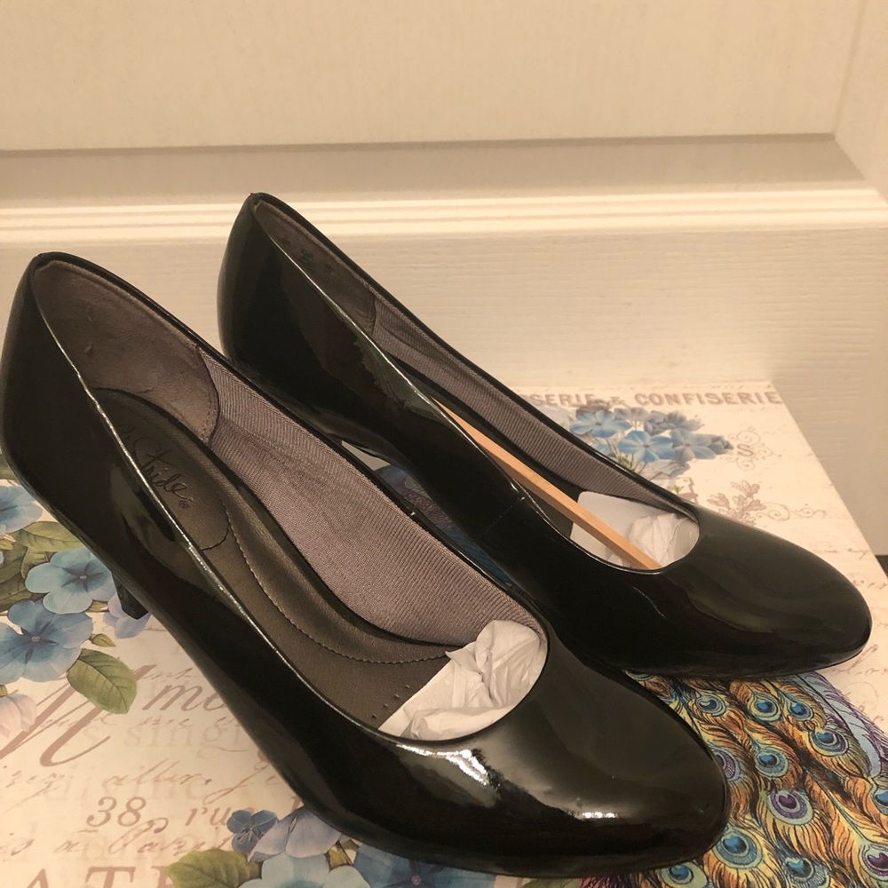 Black patent leather heels by Life Stride NEW